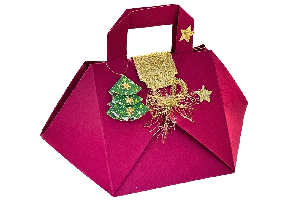 Tasche als Verpackung mit einem Tannenbaum aus Kreisen gebastelt