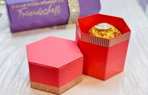 Geschenkverpackung zum Tag der Freundschaft