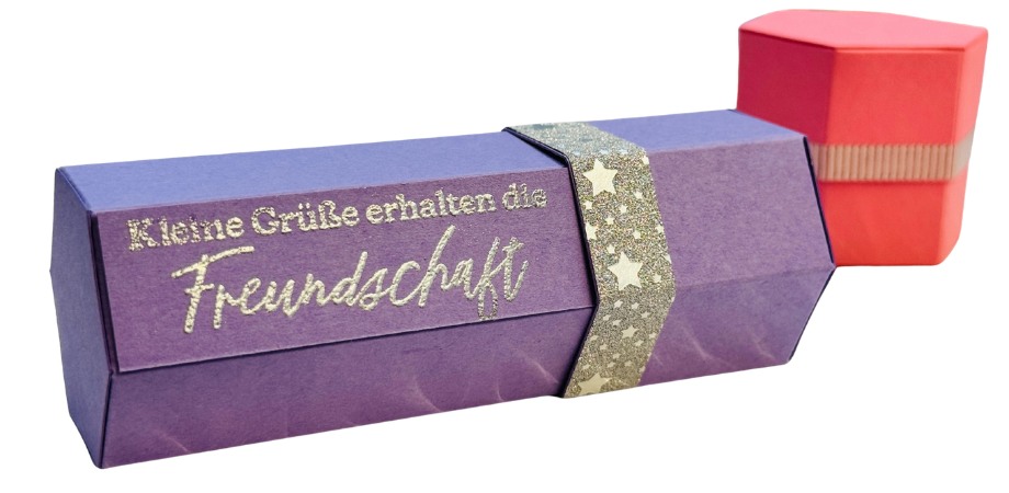 Geschenkverpackung zum Tag der Freundschaft